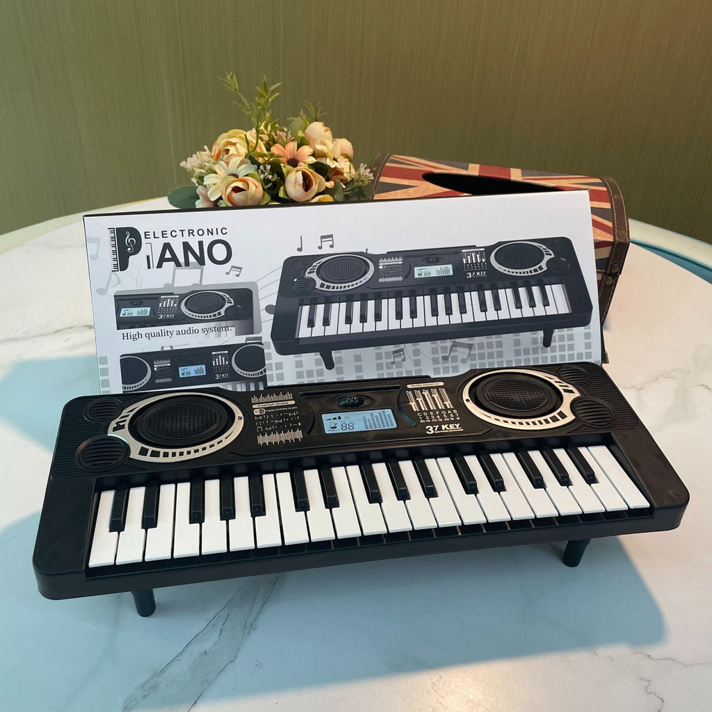 Electronic keyboard with packaging on a marble surface